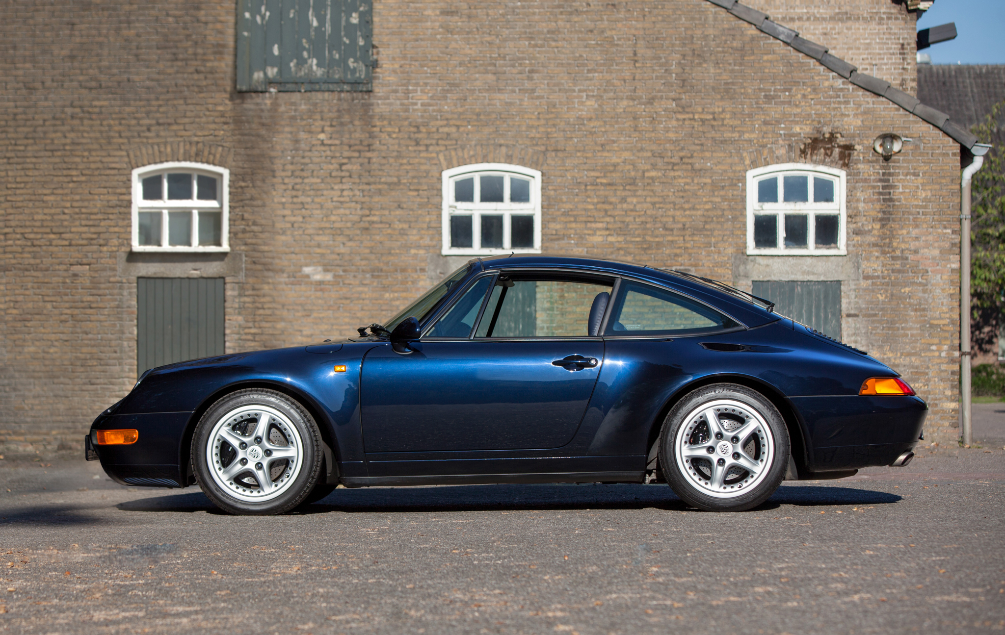 PORSCHE 993 TARGA low milage LIKE NEW!
