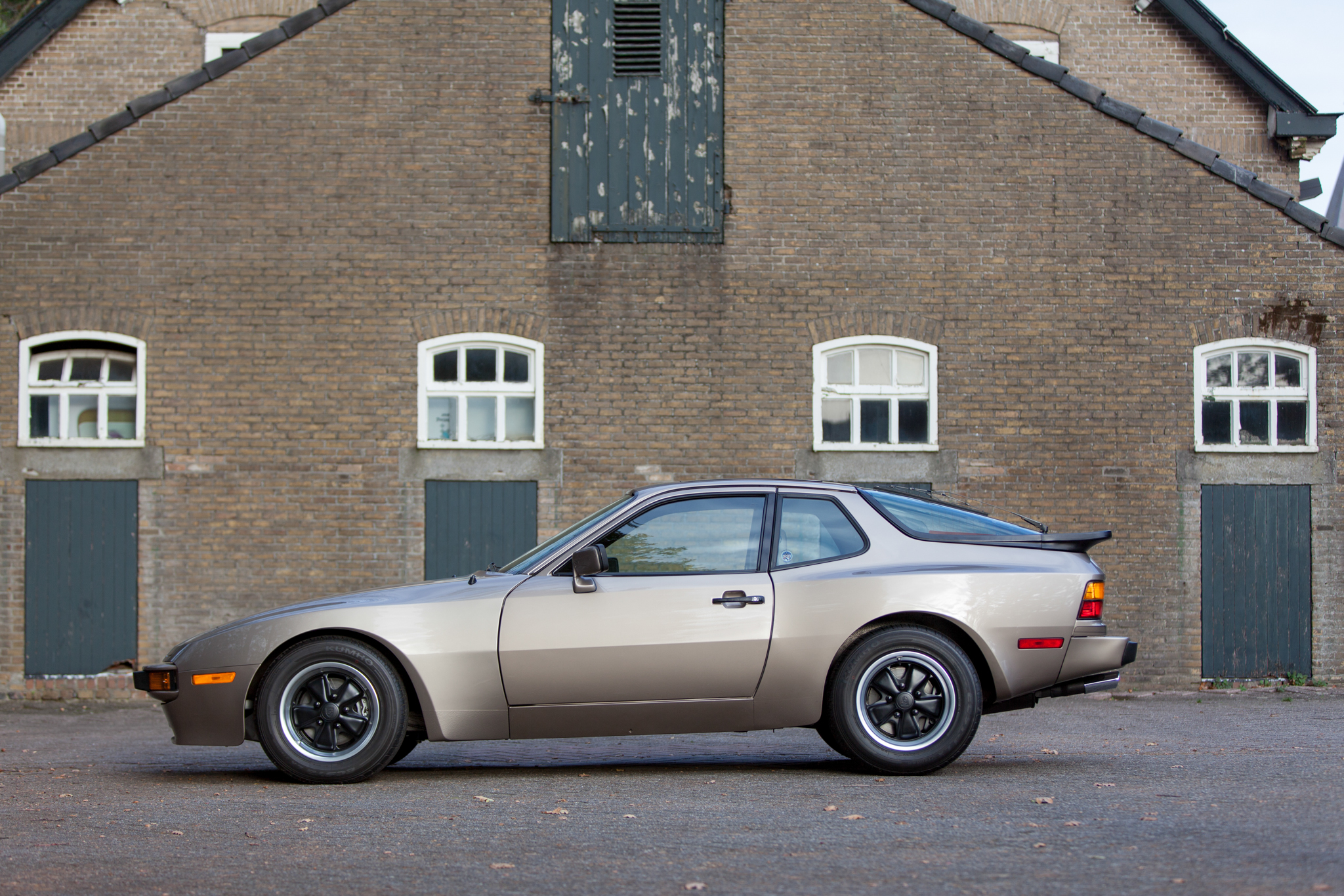 PORSCHE 944  1982  IN SHOWROOM CONDITION