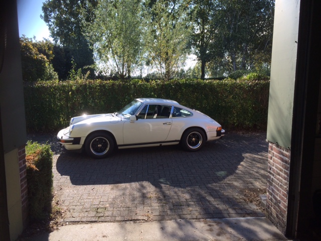 PORSCHE 911 Carrera 3.0