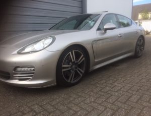 PORSCHE PANAMERA 4