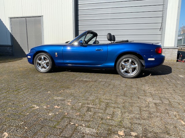 MAZDA MX 5 10TH ANNIVERSARY . top car.