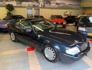 Mercedes-Benz SL320 Roadster (R129) with panorama hardtop and low milage