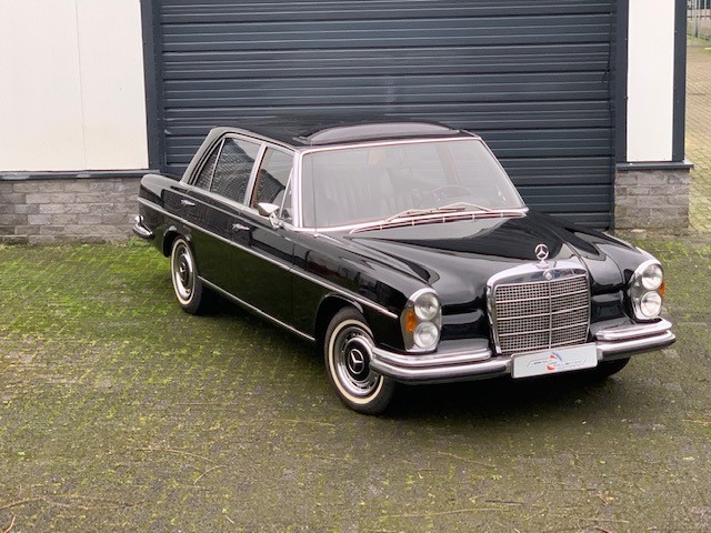 Mercedes-Benz 300SE L 3.5 W109 1970 black