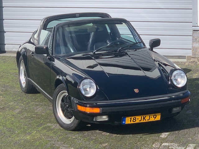 PORSCHE 911 CARRERA TARGA 1988