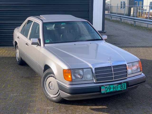 Mercedes -Benz 230E   w124 in superb condition