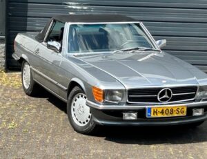 MERCEDES-BENZ 300SL  r107  1987 in stunning condition. Engine 6000 kms !