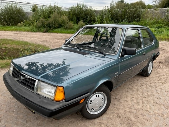 VOLVO 343 DL  1988  with only 26500 kms. Almost new